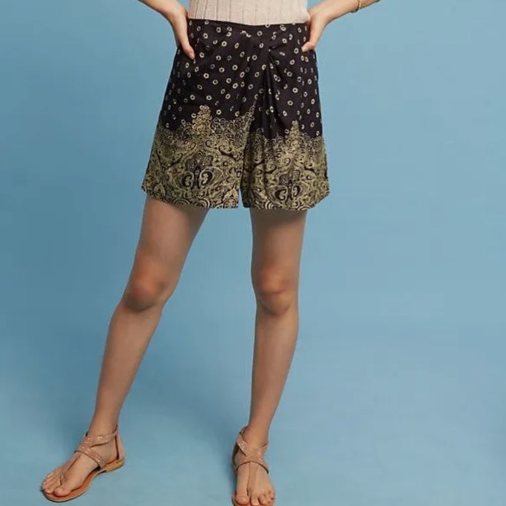 Anthropologie Black and gold Paisley Border Women's Shorts